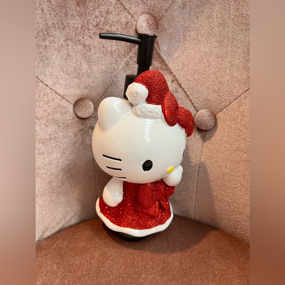 Hello Kitty Christmas Soap Dispenser - Picture 2 of 5